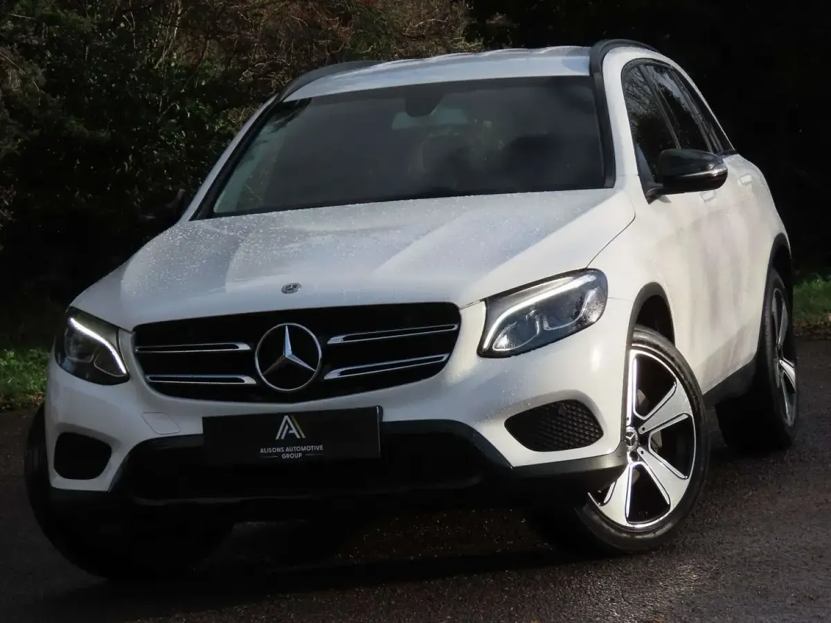 Used Mercedes GLC250 Urban 211 HP (155 kW) 2019 White SUV