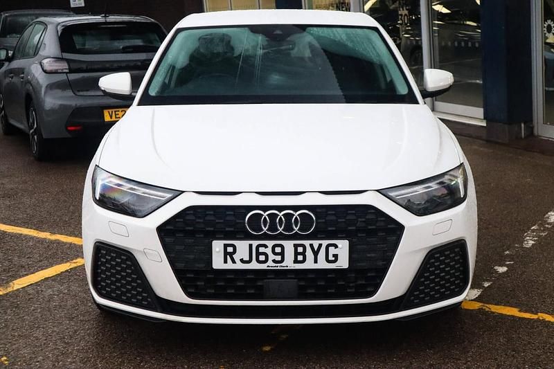 Used Audi A1 Sportback Design 94 HP (69 kW) 2020 White Hatchback