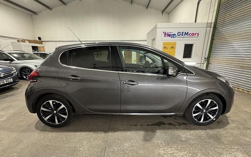Used Peugeot 208 82 HP (60 kW) 2018 Grey Hatchback