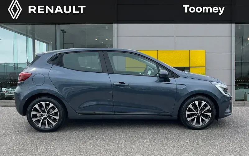 Used Renault Clio V Iconic 140 HP (102 kW) 2022 Grey  Hatchback