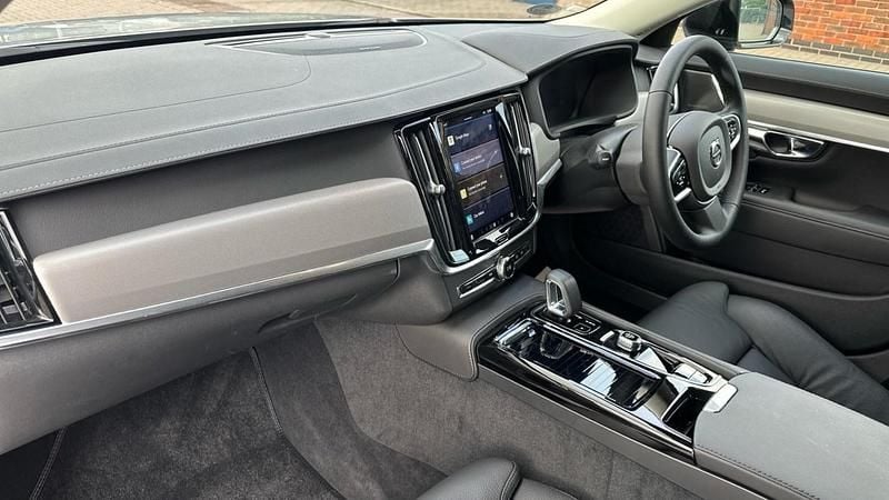 Used Volvo V90 Plus 345 HP (253 kW) 2025 Silver Estate
