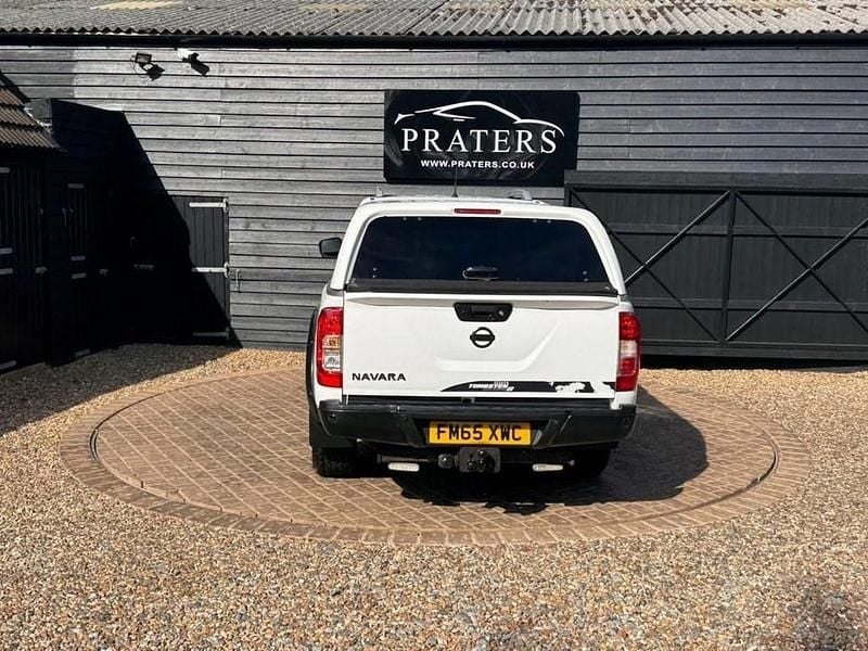 Used Nissan Navara Tekna 190 HP (139 kW) 2016 White Pickup