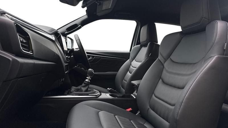 New Isuzu D-Max 163 HP (119 kW) 2025 White Pickup