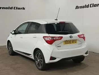 Used Toyota Yaris Hybrid 100 HP (73 kW) 2020 White Hatchback