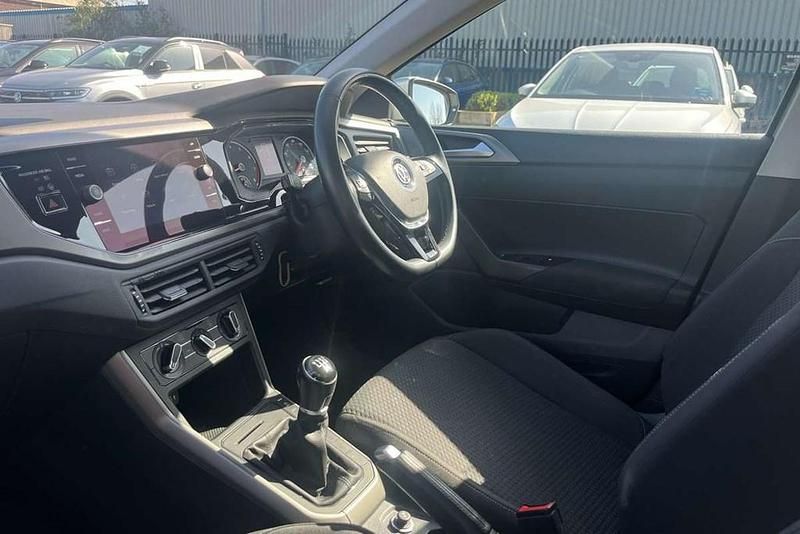 Used VW Polo SE 65 HP (47 kW) 2018 Silver Hatchback