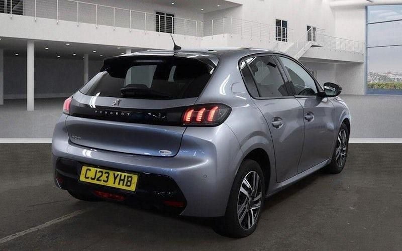 Used Peugeot 208 Allure+ 102 HP (75 kW) 2023 Hatchback