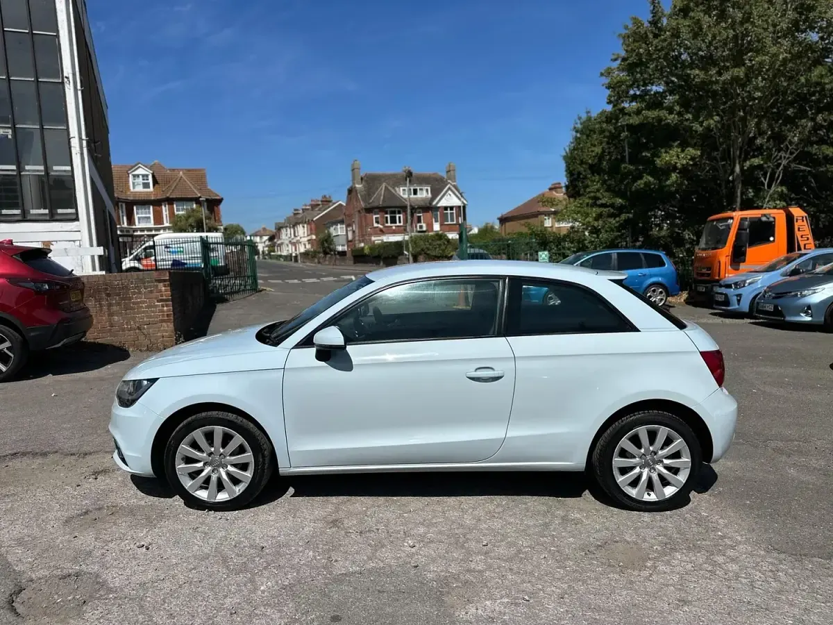 Used Audi A1 Sport 86 HP (63 kW) 2013 Blue Hatchback