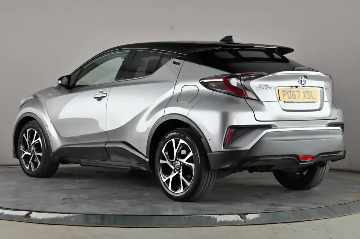 Używany Toyota C-HR 122 KM (89 kW) 2017 Srebrny SUV