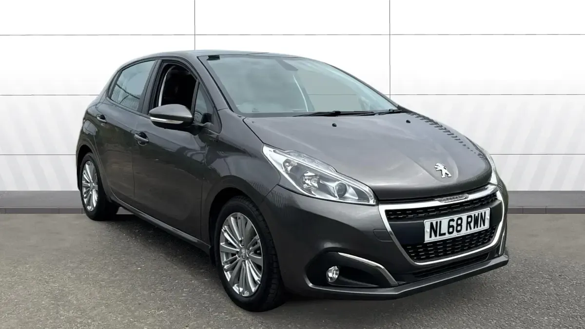 Używany Peugeot 208 Signature Sky 82 KM (60 kW) 2018 Hatchback