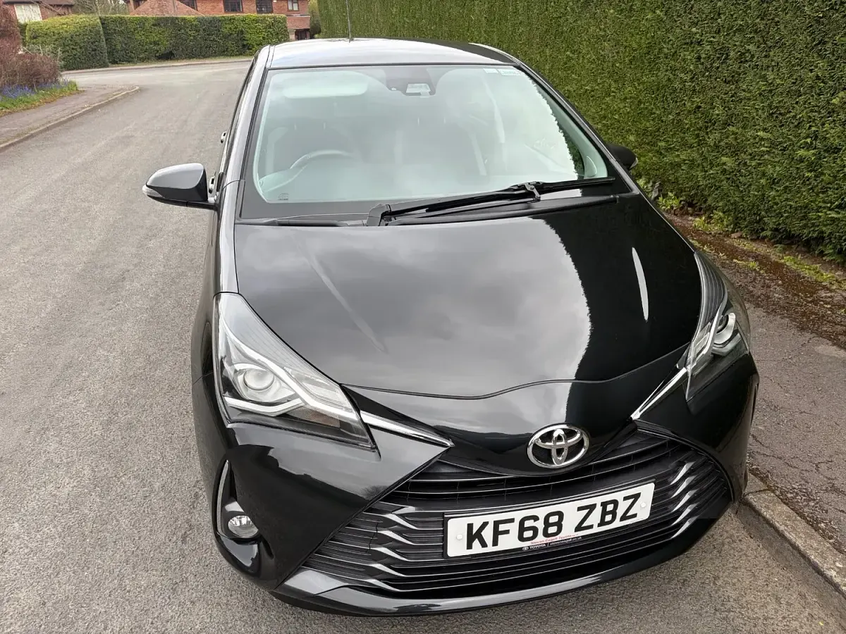 Used Toyota Yaris 107 HP (78 kW) 2019 Black Hatchback