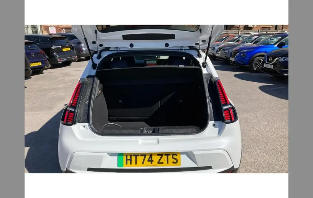 Usado Renault R5 Komfort 110 kW (150 HP) 2024 Other Citadino