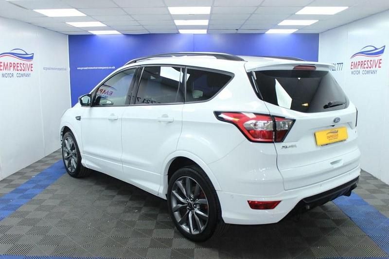 Usado Ford Kuga ST-Line 180 HP (132 kW) 2019 Branco SUV
