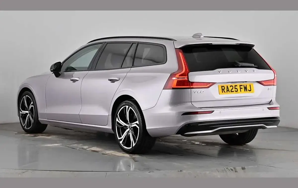 Used Volvo V60 Plus 197 HP (144 kW) 2025 Aurora silver Estate
