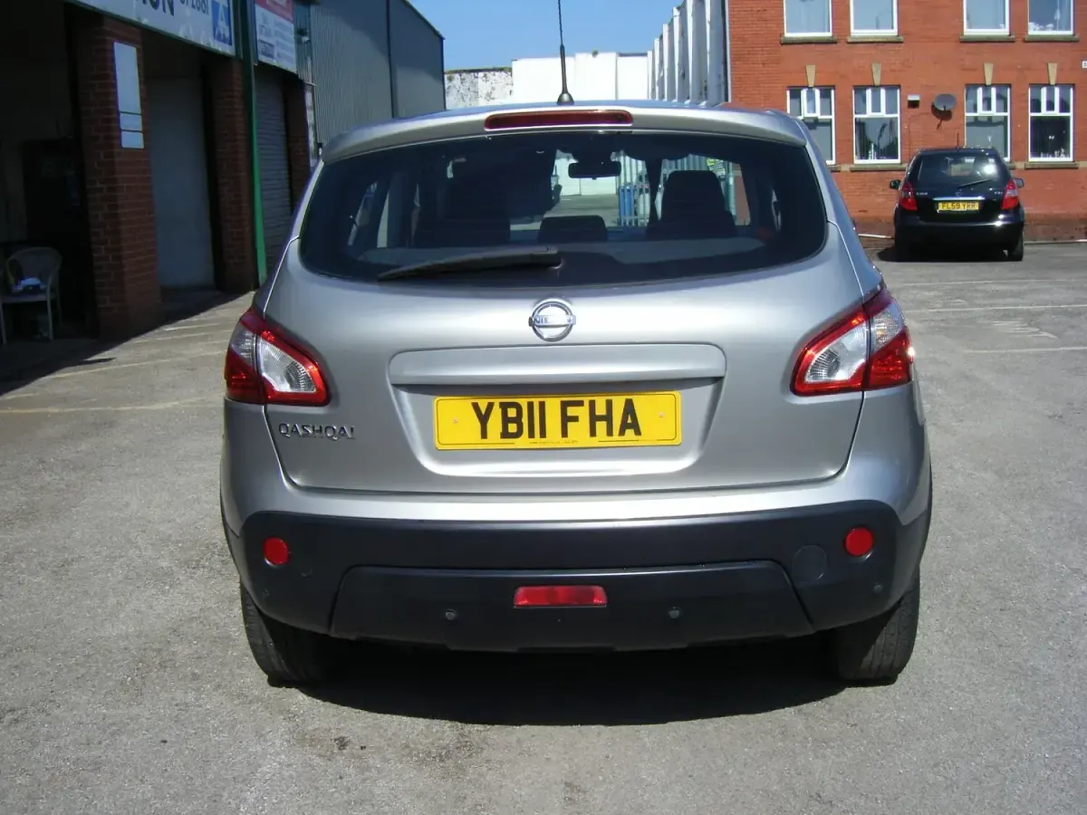 Used Nissan Qashqai Acenta 117 HP (86 kW) 2011 Silver SUV
