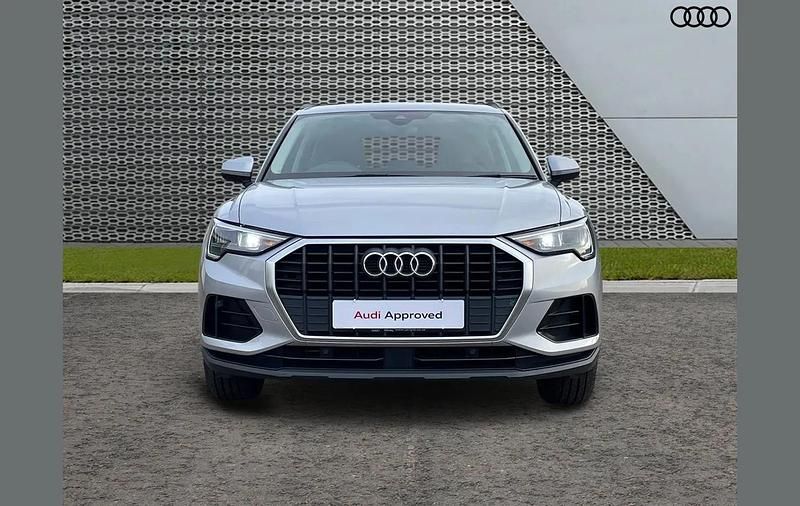 Usado Audi Q3 Design 150 HP (110 kW) 2022 Prateado SUV