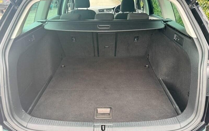 Second-hand VW Golf VII Edition 116 CP (85 kW) 2020 Negru Break
