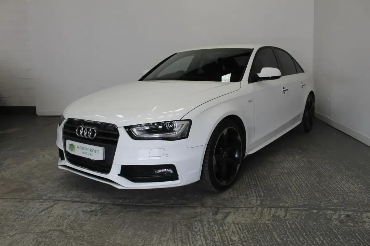 Usado Audi A4 Black Edition 150 HP (110 kW) 2014 Branco Sedan