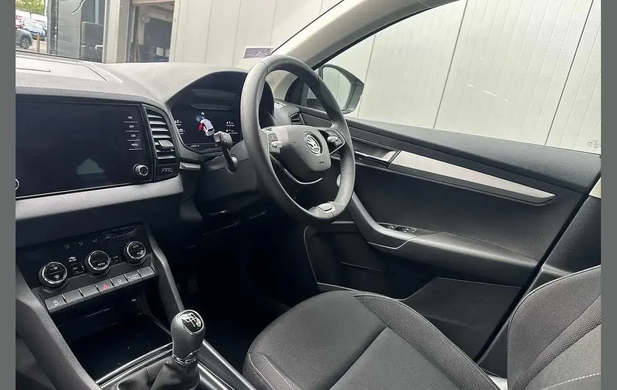 Used Skoda Karoq SE Drive 113 HP (83 kW) 2024 Brilliant silver metallic SUV