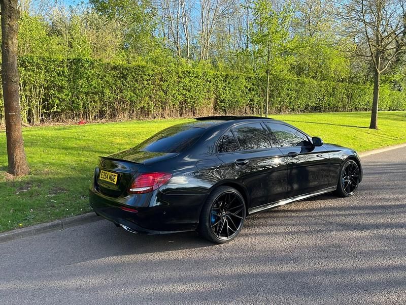 Begagnad Mercedes E220 AMG Line Premium 2016 Svart Sedan