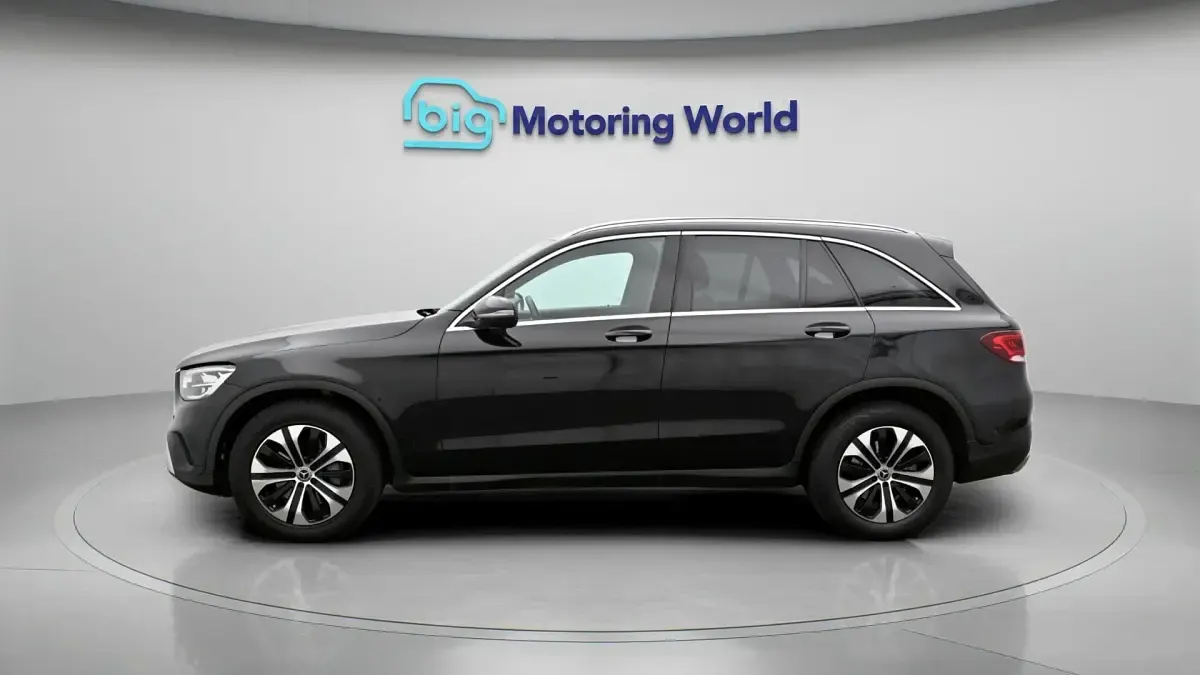Usado Mercedes GLC220 194 HP (142 kW) 2020 Preto SUV
