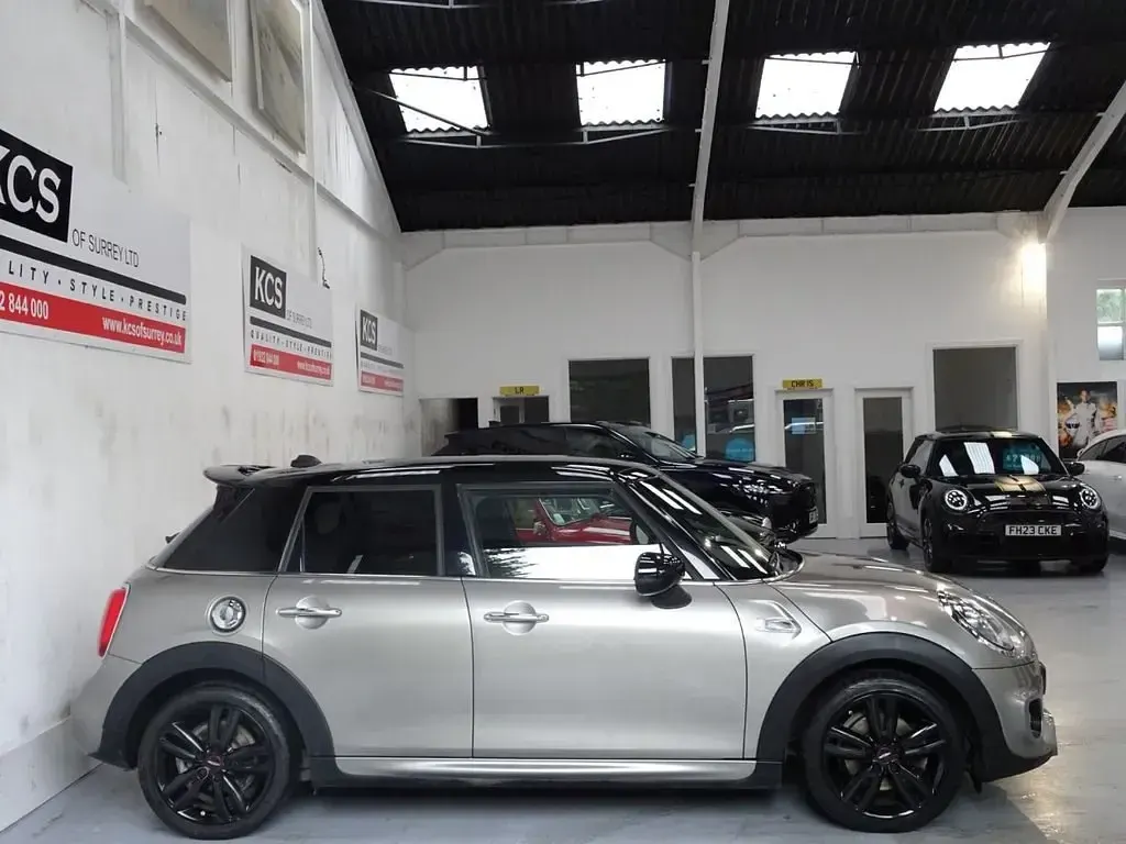 Usado Mini Cooper S Hatch 192 HP (141 kW) 2019 Prateado Citadino