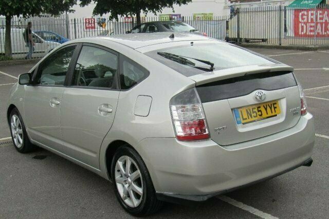 Used Toyota Prius 76 HP (55 kW) 2005 Hatchback