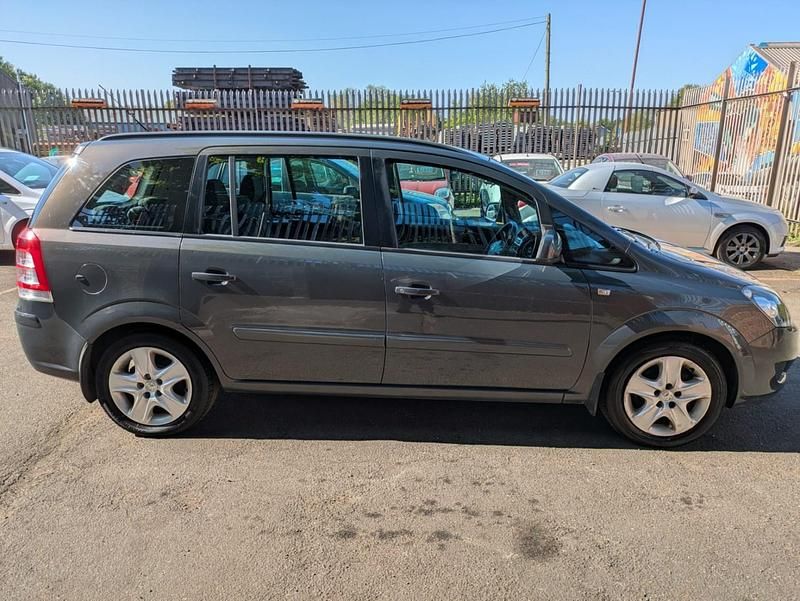 Grey Used 2013 Vauxhall Zafira MPV | £2,995 (Fair price) - Image 1/4