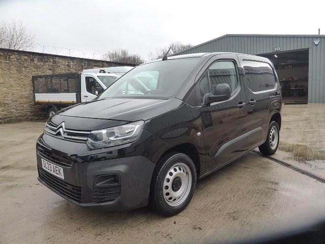 Black Used 2023 Citroën Berlingo MPV | £11,950 (Good price) - Image 1/4