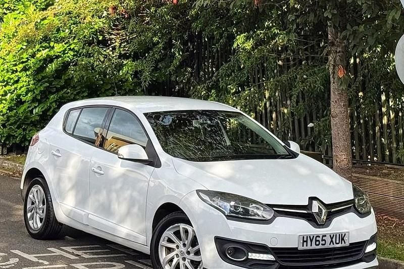 White Used 2015 Renault Mégane III Dynamique Hatchback | £3,495 (Good price) - Image 1/1