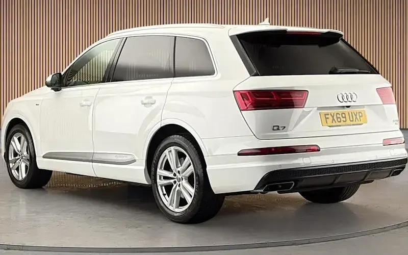 Used Audi Q7 S-Line 286 HP (210 kW) 2019 Carrara white/carrara white SUV