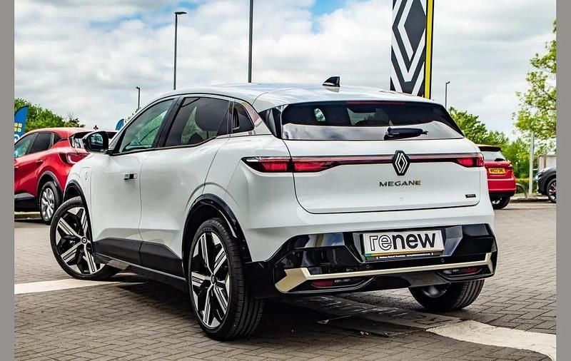 Used Renault Megane E-Tech Iconic 157 kW (214 HP) 2025 White Hatchback