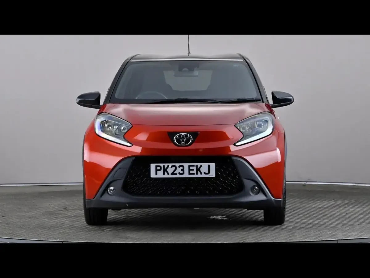 Used Toyota Aygo X 72 HP (52 kW) 2023 Red SUV
