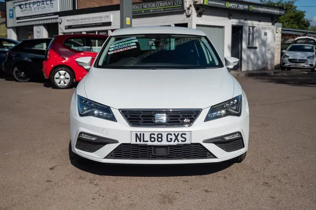 Begagnad Seat Leon FR 180 HK (132 kW) 2018 Vit Halvkombi