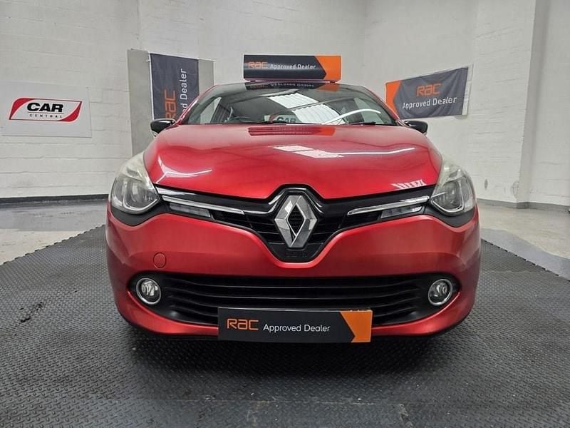 Used Renault Clio IV Dynamique 90 HP (66 kW) 2016 Red Hatchback