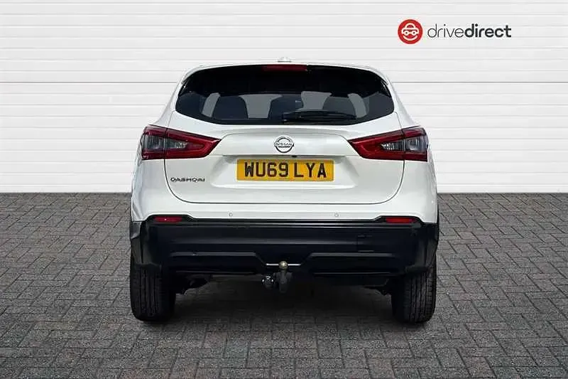 Used Nissan Qashqai Acenta Premium 115 HP (84 kW) 2019 White SUV