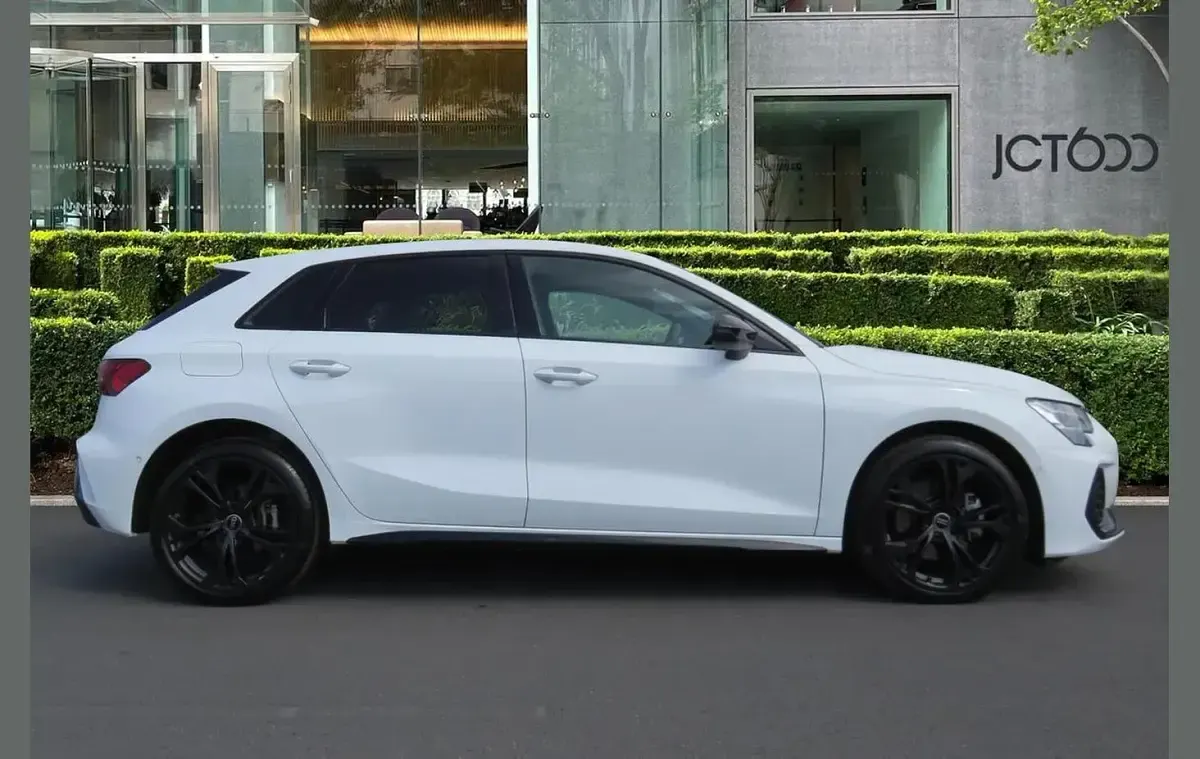 Used Audi A3 e-tron Black Edition 200 HP (147 kW) 2025 White Hatchback