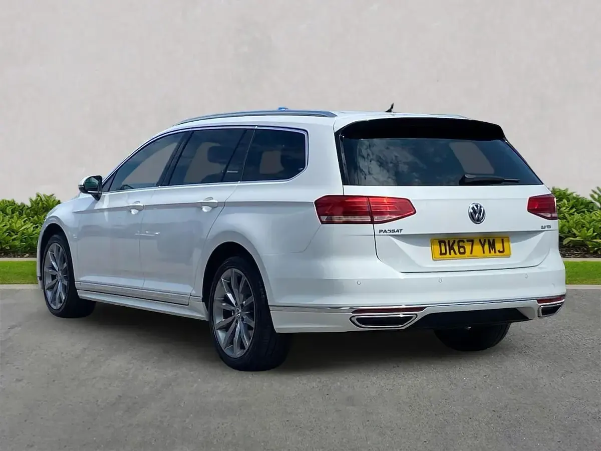 Used VW Passat R-line 150 HP (110 kW) 2017 White Estate