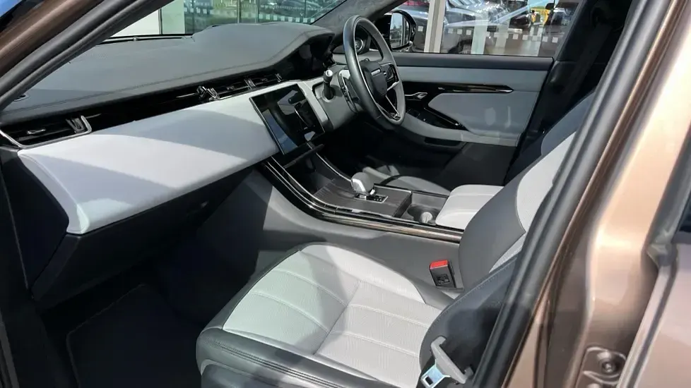 Used Land Rover Range Rover evoque Autobiography 269 HP (197 kW) 2024 Metallic  corinthian bronze SUV