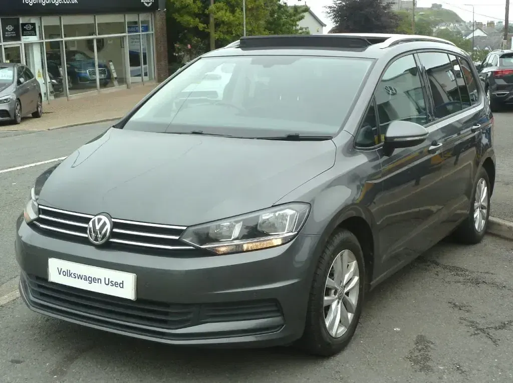 Used VW Touran Family 115 HP (84 kW) 2018 Grey MPV