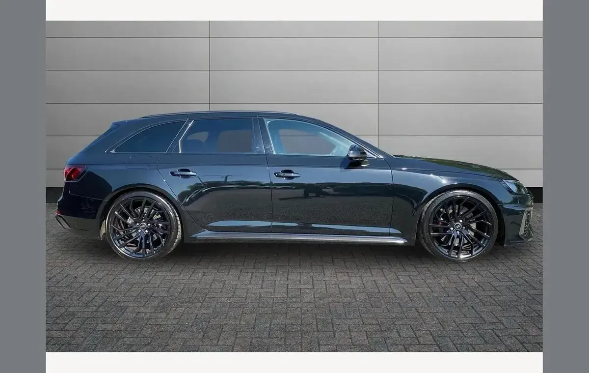 Used Audi RS4 Design 450 HP (330 kW) 2023 Black Estate