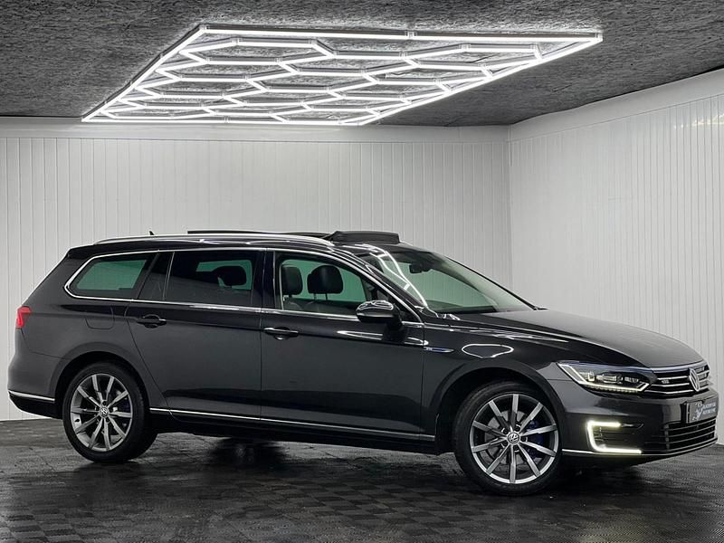 Begagnad VW Passat Advance 218 HK (160 kW) 2018 Grå Kombi