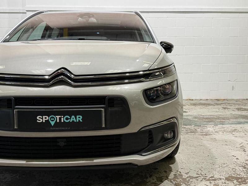 Used Citroën C4 SpaceTourer Shine 127 HP (93 kW) 2022 Brown MPV