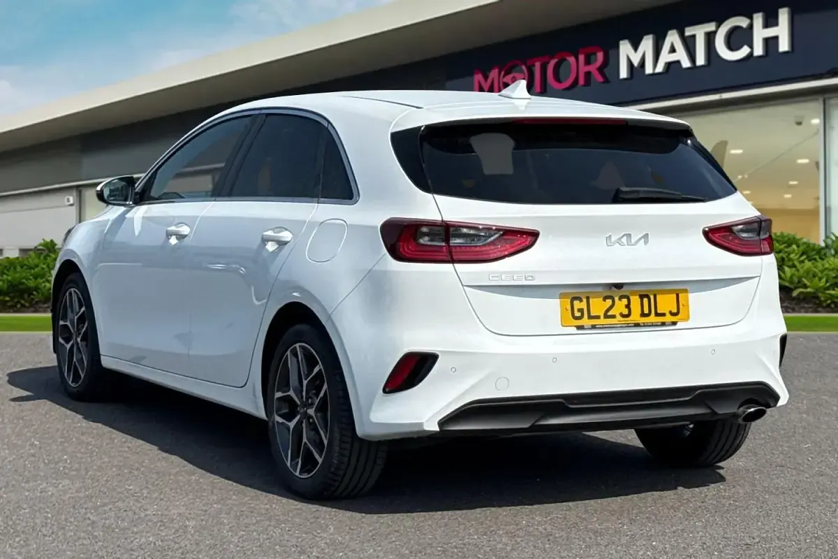 Used Kia Ceed 2023 White Hatchback