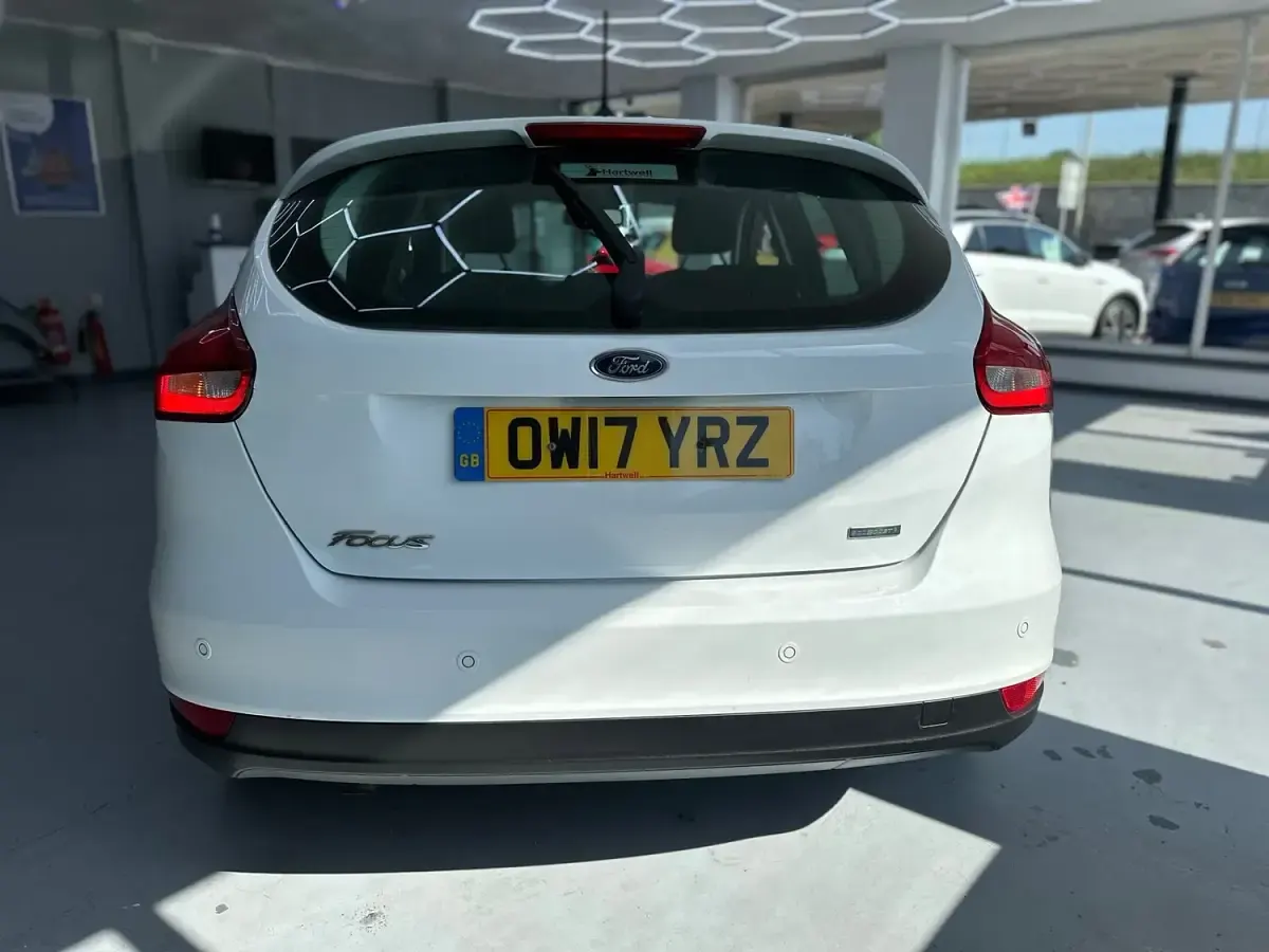 Used Ford Focus Titanium 125 HP (91 kW) 2017 White Hatchback