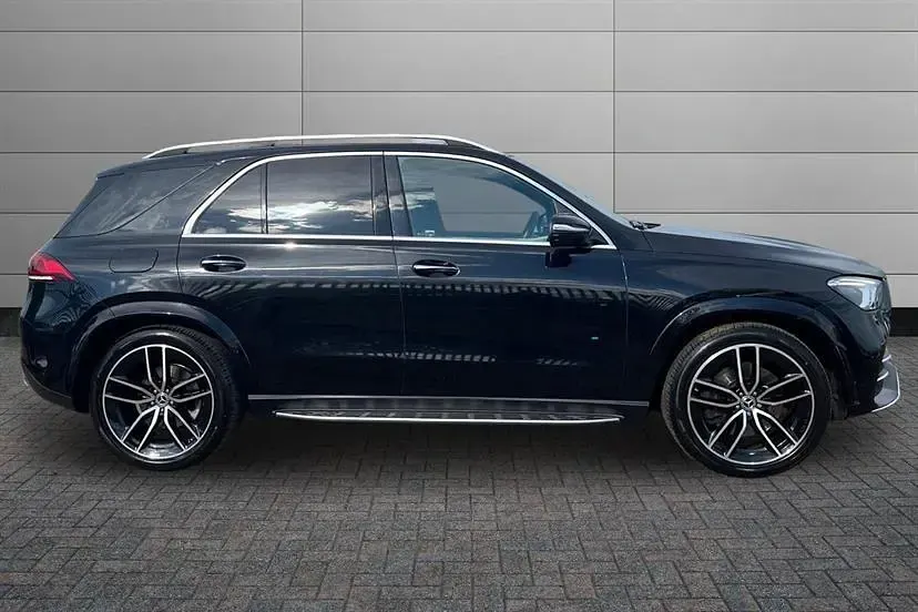 Used Mercedes GLE400 AMG line 330 HP (242 kW) 2023 Obsidian black Estate