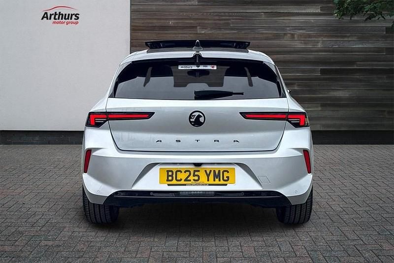 Używany Vauxhall Astra Ultimate 130 KM (95 kW) 2025 Szary Hatchback