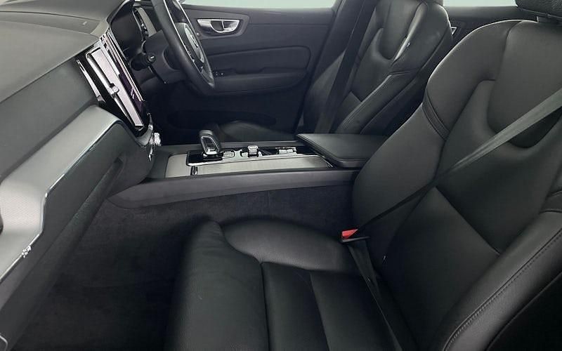 Used Volvo XC60 Plus 197 HP (144 kW) 2022 SUV