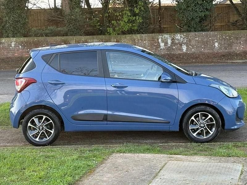 Used Hyundai i10 Premium 66 HP (48 kW) 2017 Blue Hatchback