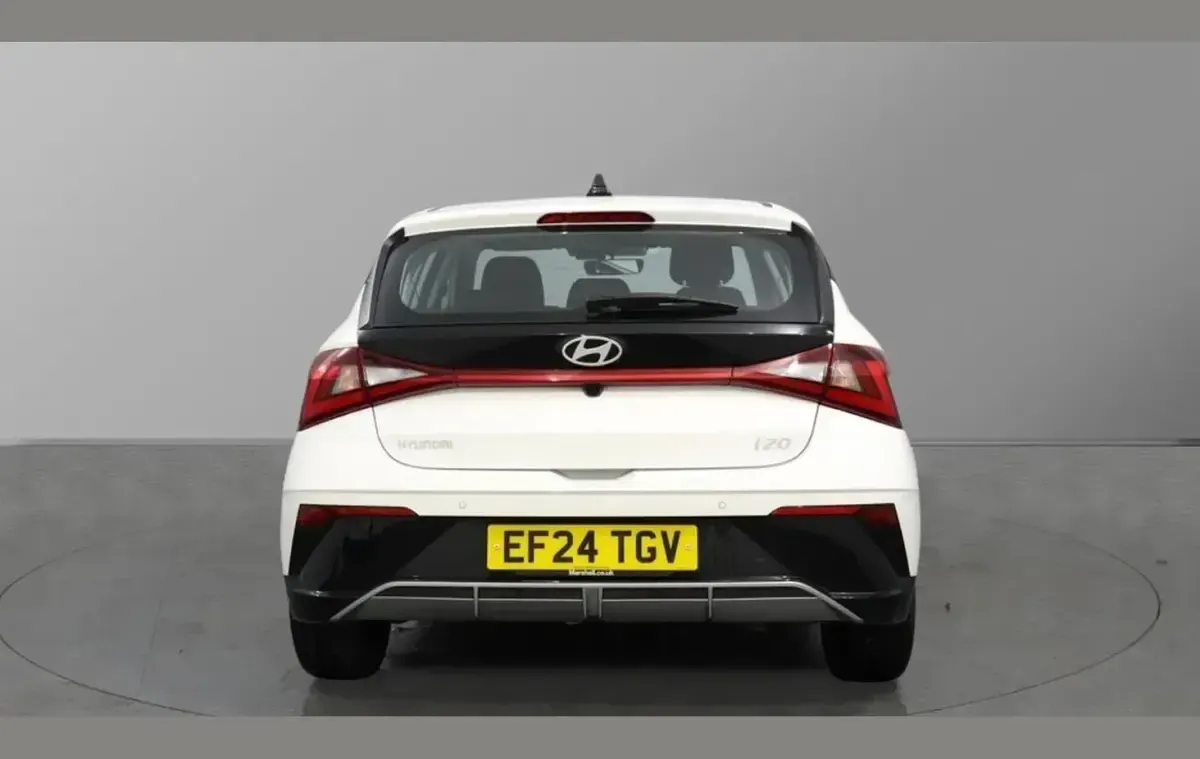 Gebraucht Hyundai i20 Advanced 100 PS (73 kW) 2024 Weiß Kleinwagen