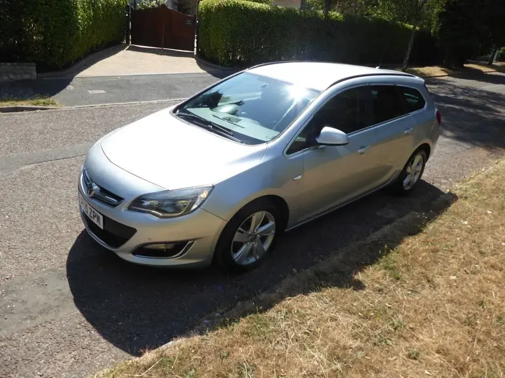 Used Vauxhall Astra SRi 165 HP (121 kW) 2015 Silver Estate